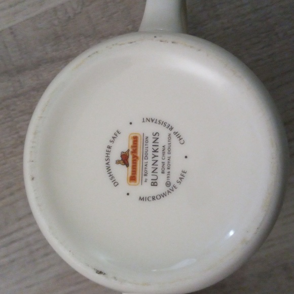 Royal Doulton Bunnykins HTF 2 Handled mug/ cup-English Fine Bone cup - Picture 4 of 4